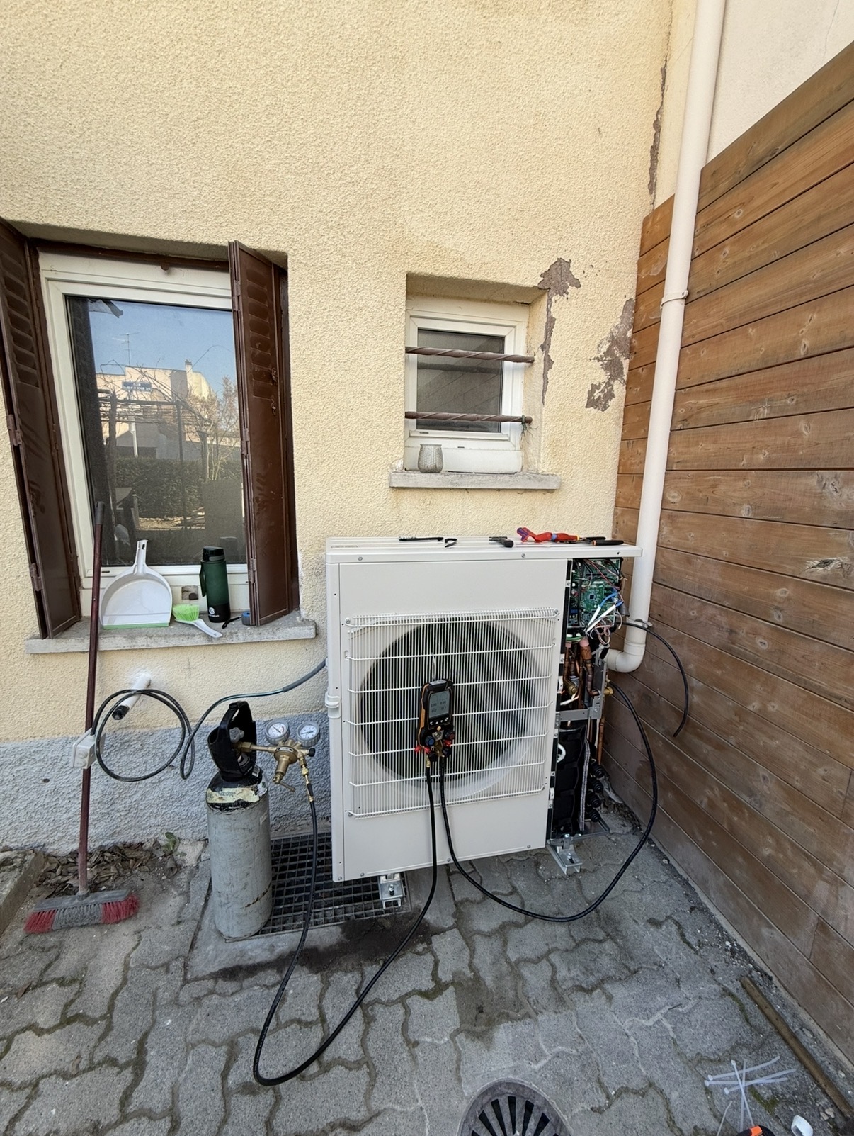 Installation de pompe à chaleur air/air Mitsubishi à Sélestat près de Châtenois – Artisan local